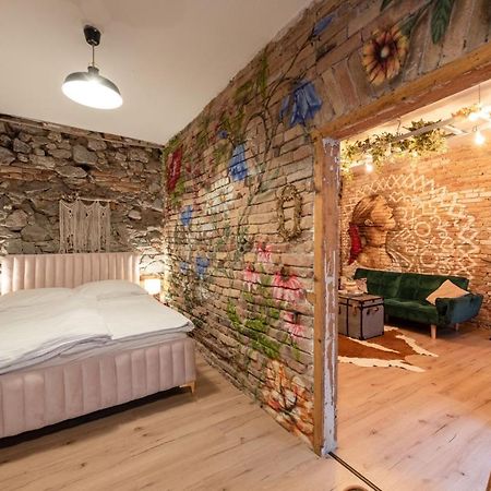 Accommodation At The Folklore Apartment Bratislava Esterno foto