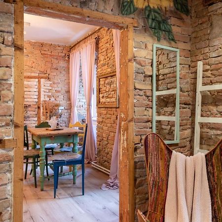 Accommodation At The Folklore Apartment Bratislava Esterno foto