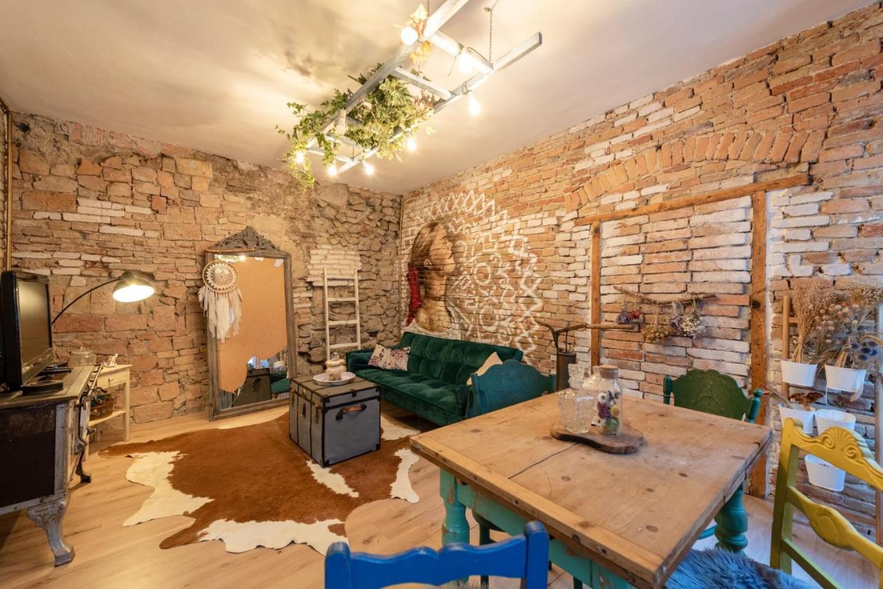 Accommodation At The Folklore Apartment Bratislava Esterno foto