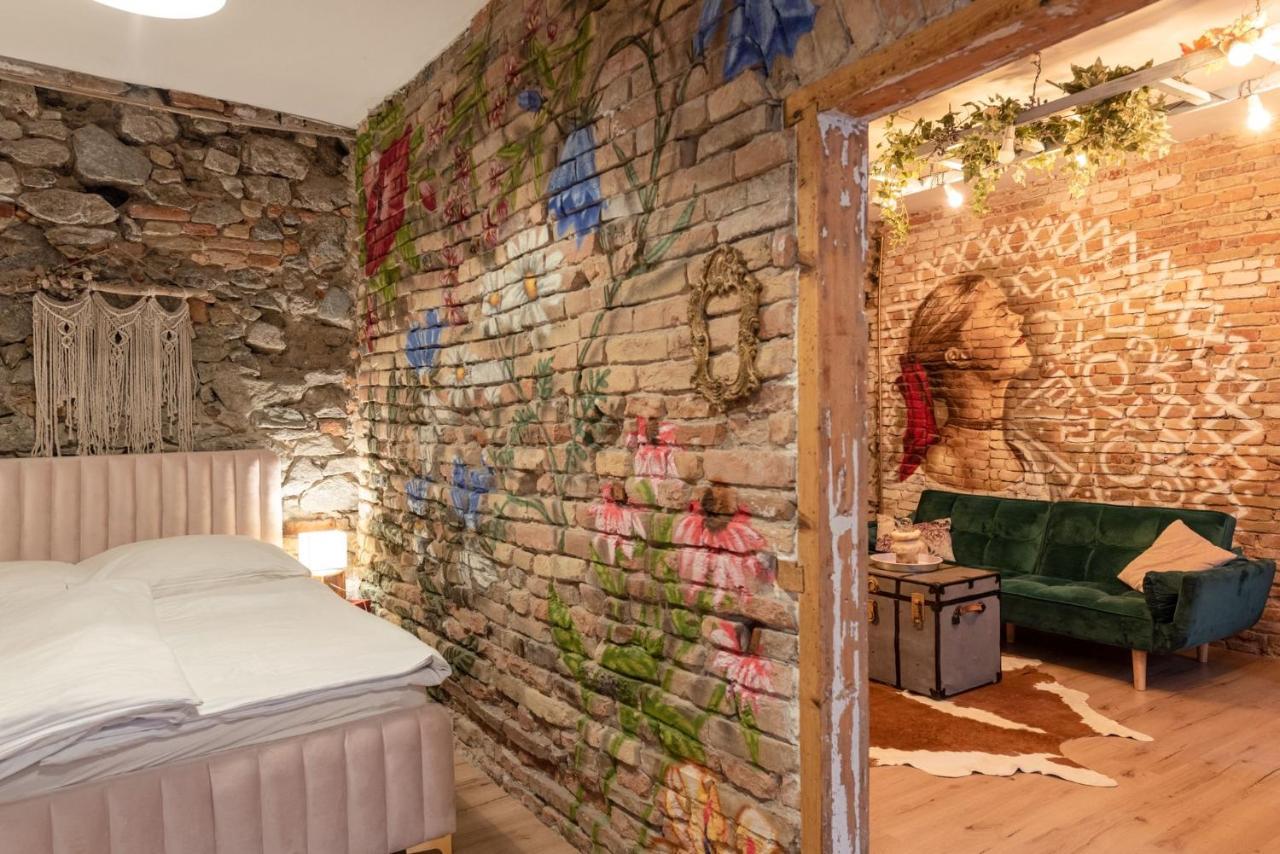 Accommodation At The Folklore Apartment Bratislava Esterno foto