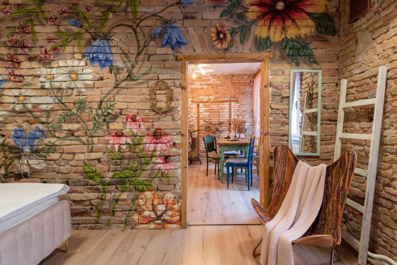 Accommodation At The Folklore Apartment Bratislava Esterno foto