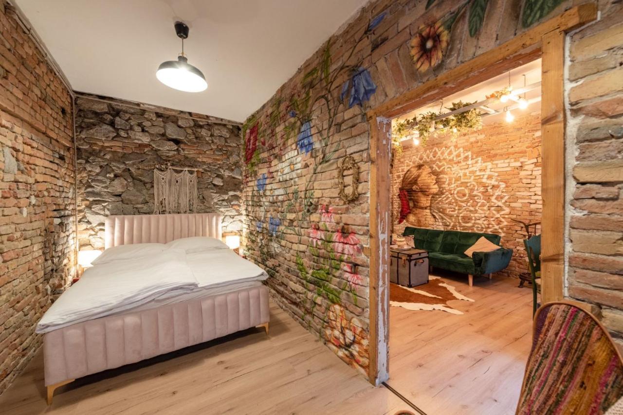 Accommodation At The Folklore Apartment Bratislava Esterno foto