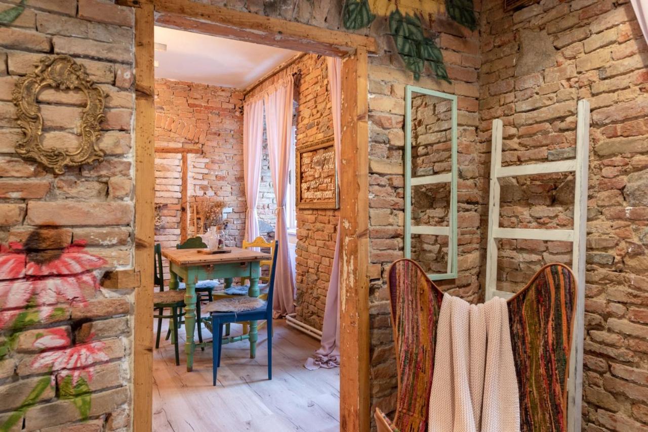 Accommodation At The Folklore Apartment Bratislava Esterno foto