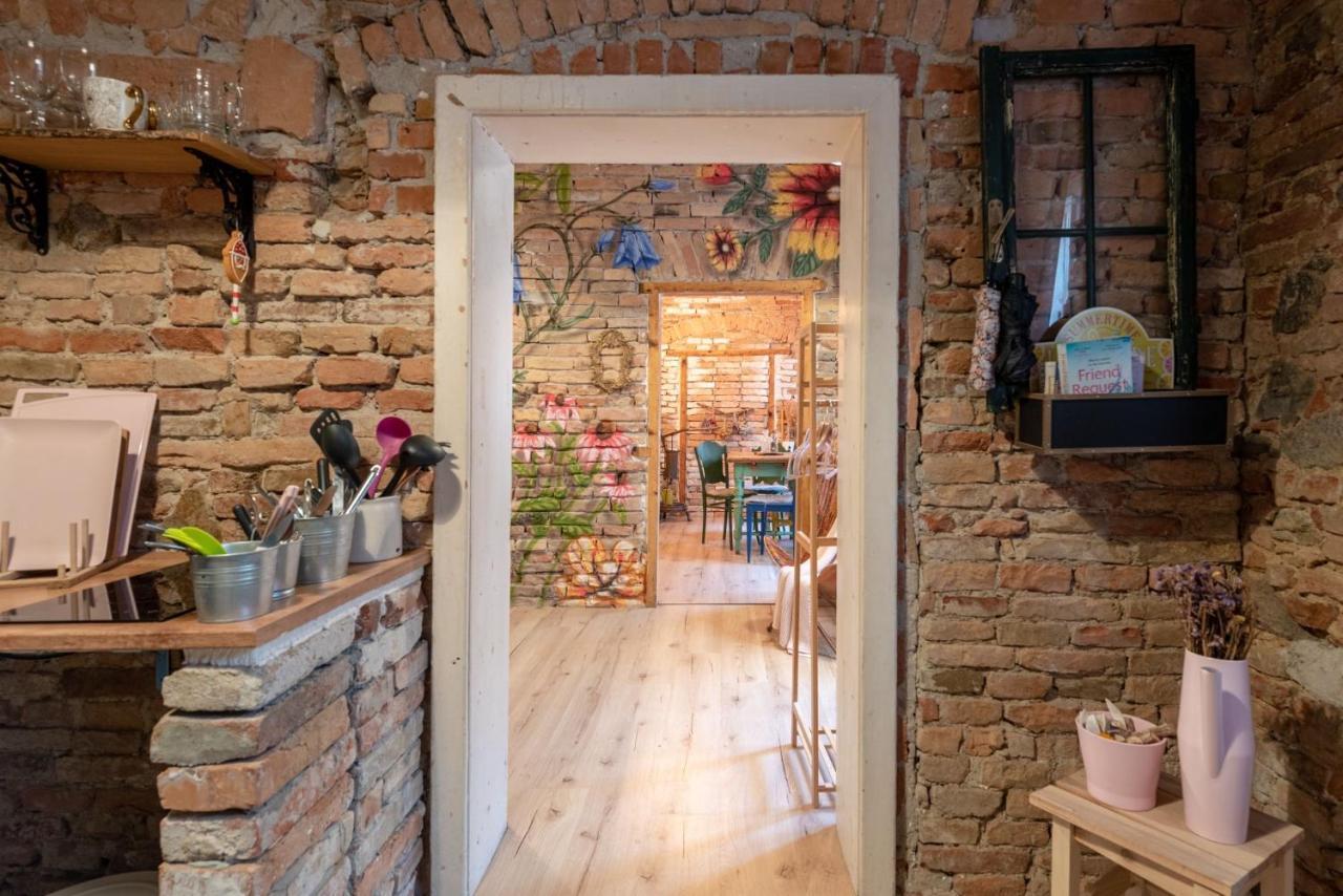 Accommodation At The Folklore Apartment Bratislava Esterno foto