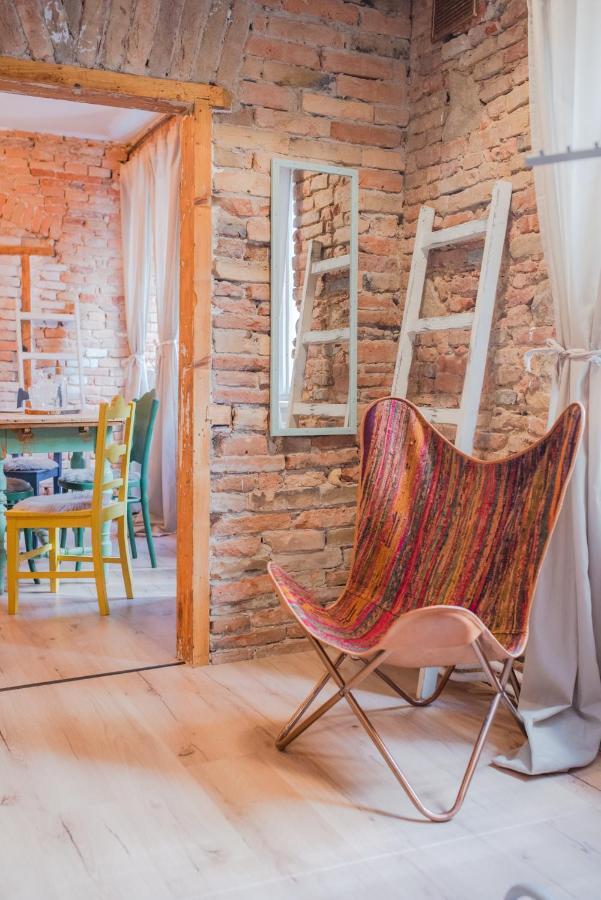 Accommodation At The Folklore Apartment Bratislava Esterno foto