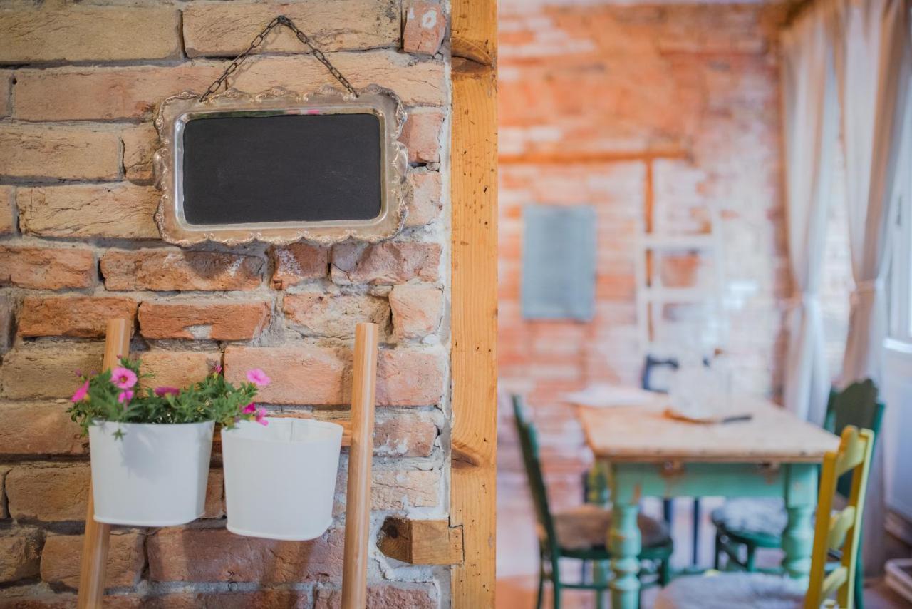 Accommodation At The Folklore Apartment Bratislava Esterno foto